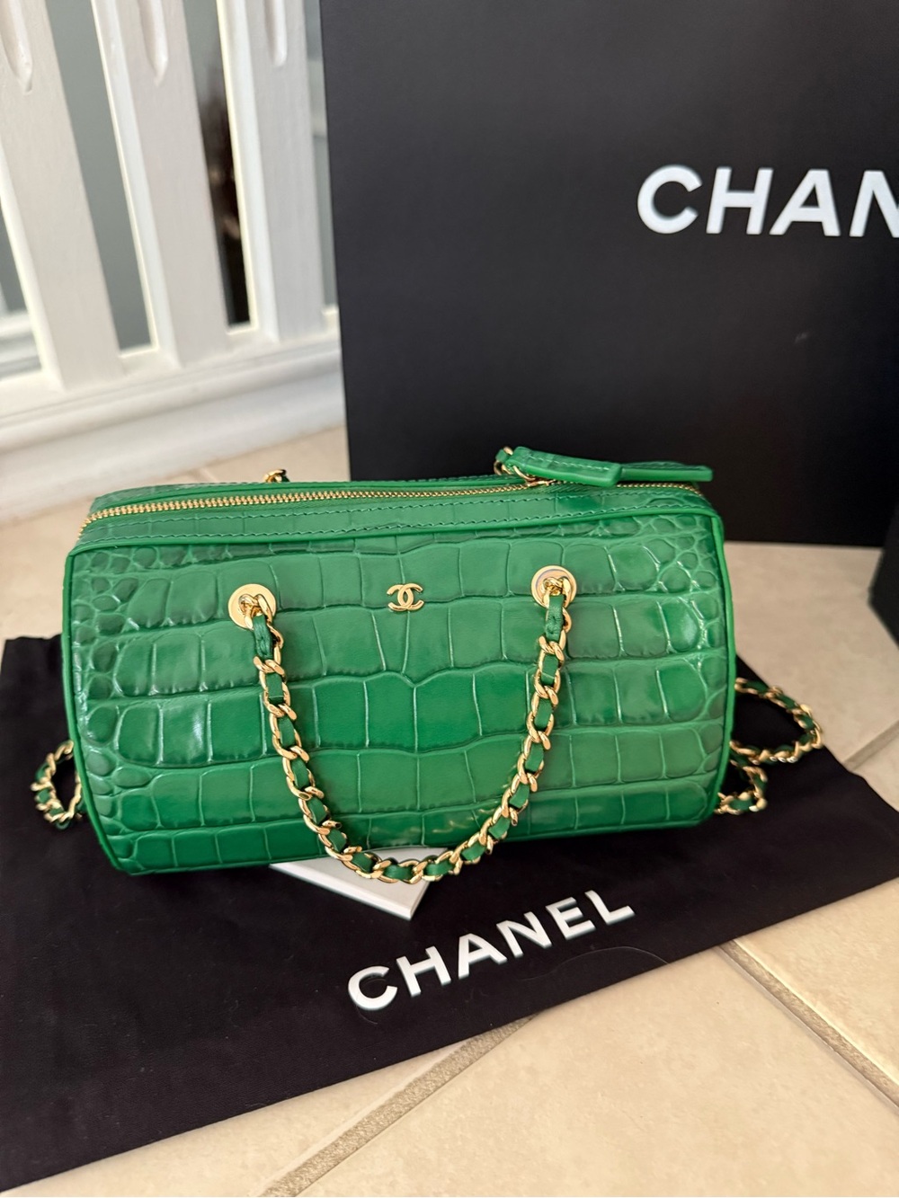 CHANEL 🔥 Green Croc-Embossed Barrel Bag with Gold Chain 2026 collection